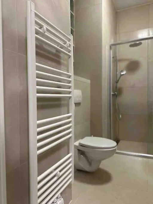 Apartment4You 1140 Wien 0*, Vienna Austria